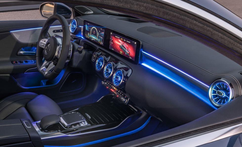 sedan gia re Mercedes AMG A35 2020 lo dien anh 9