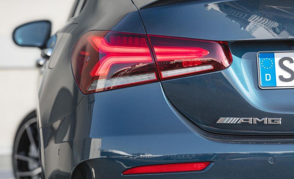 sedan gia re Mercedes AMG A35 2020 lo dien anh 8