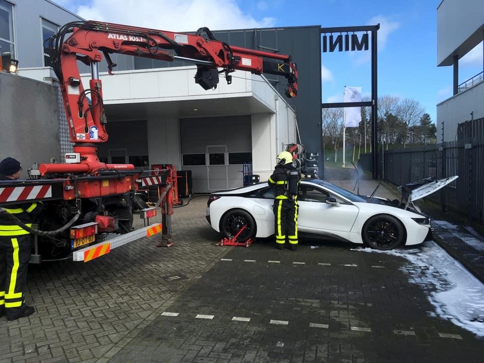 Chữa cháy BMW i8 ảnh 3 Chua chay BMW i8 anh 3