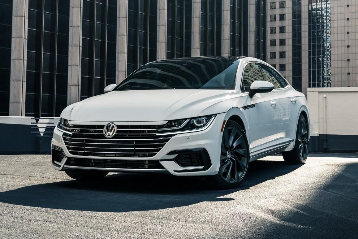 Sedan dau bang cua Volkswagen chot gia re hon BMW 3-Series hinh anh