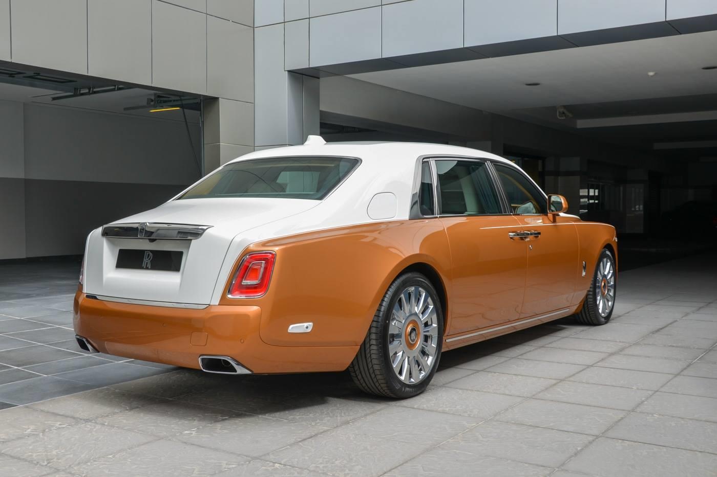 Rolls-Royce Phantom lắp vách ngăn ảnh 2 Rolls-Royce Phantom lap vach ngan anh 2