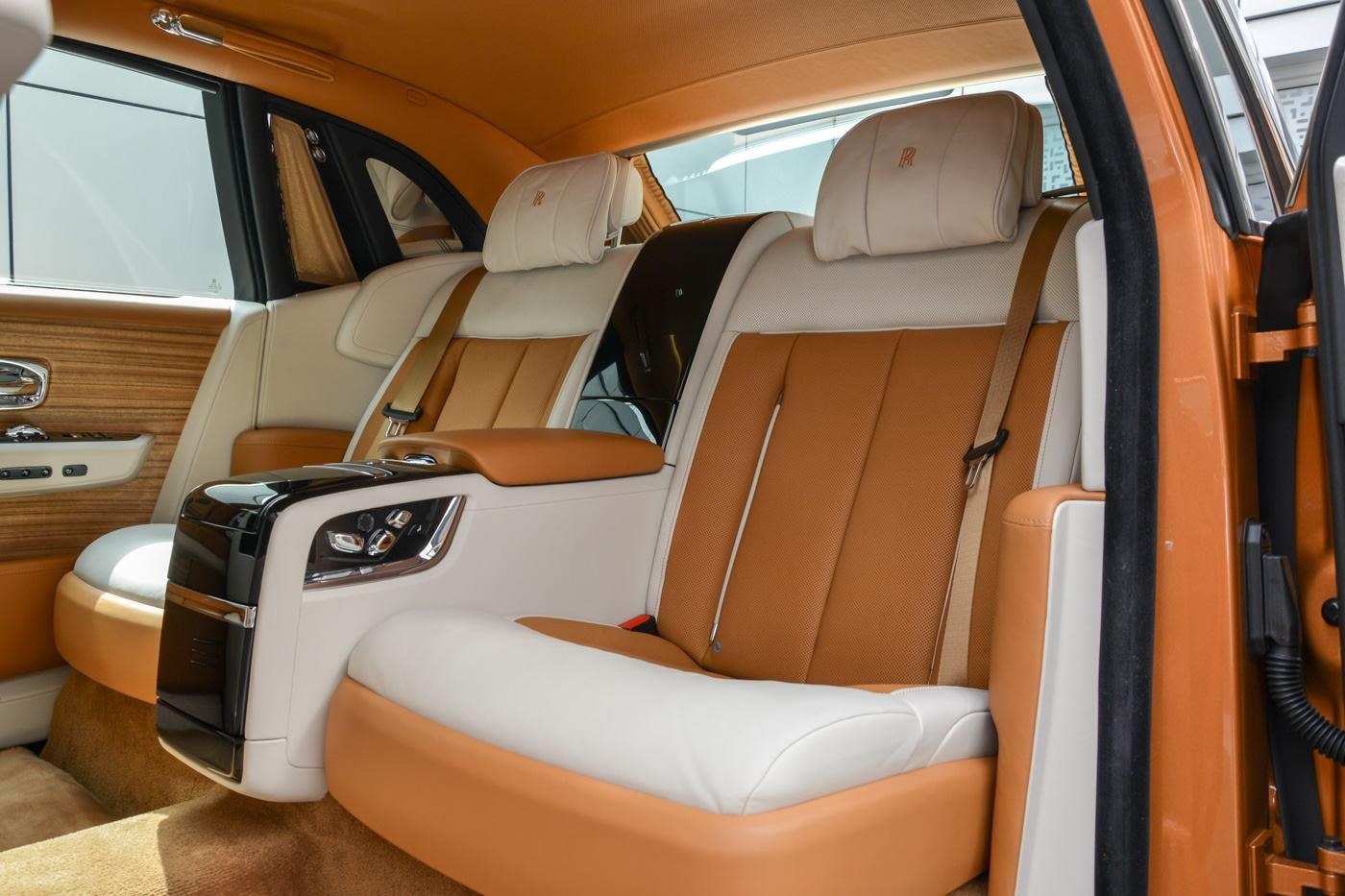 Rolls-Royce Phantom lắp vách ngăn ảnh 6 Rolls-Royce Phantom lap vach ngan anh 6