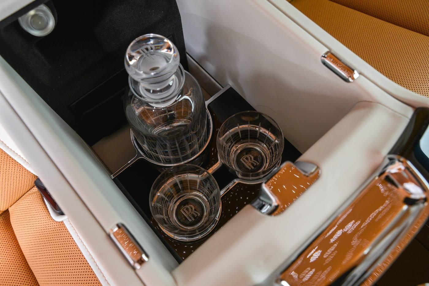 Rolls-Royce Phantom lắp vách ngăn ảnh 7 Rolls-Royce Phantom lap vach ngan anh 7