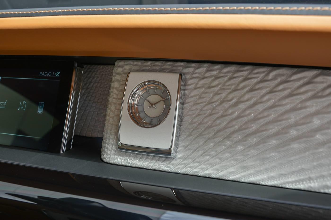 Rolls-Royce Phantom lắp vách ngăn ảnh 8 Rolls-Royce Phantom lap vach ngan anh 8