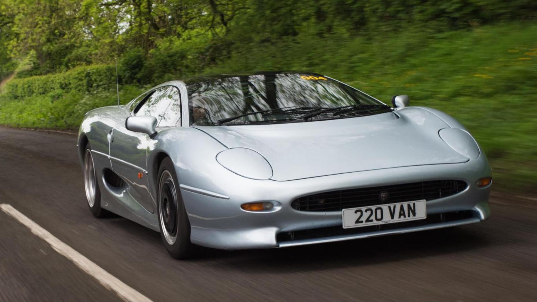 sieu xe dong co ti hon anh 1