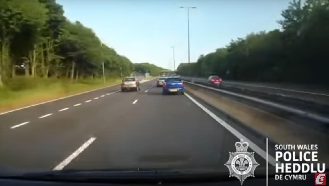 Ruot xe tren cao toc Anh va cai ket tham hinh anh