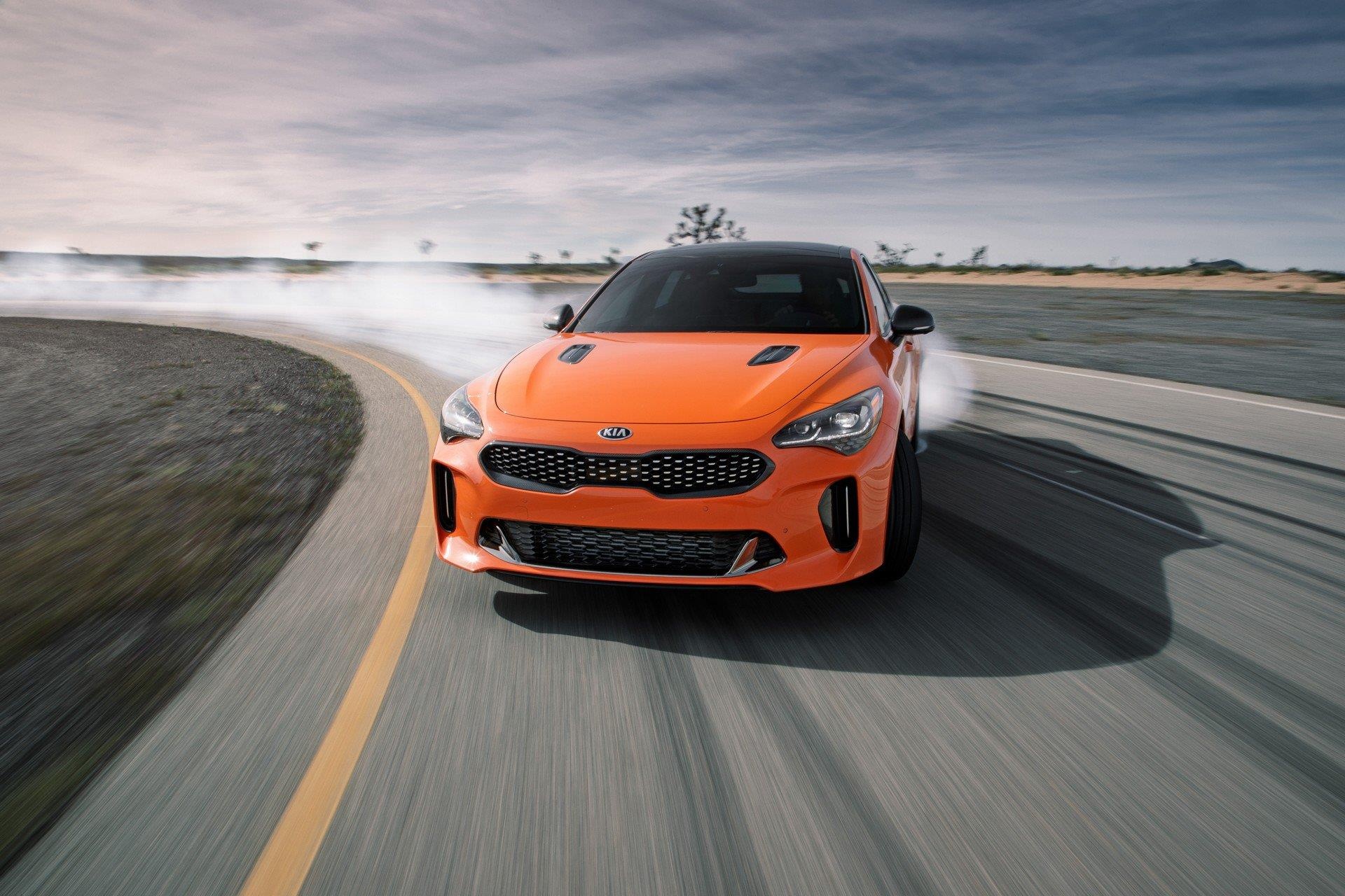 Xem kha nang drift cua Kia Stinger GTS 2019 hinh anh
