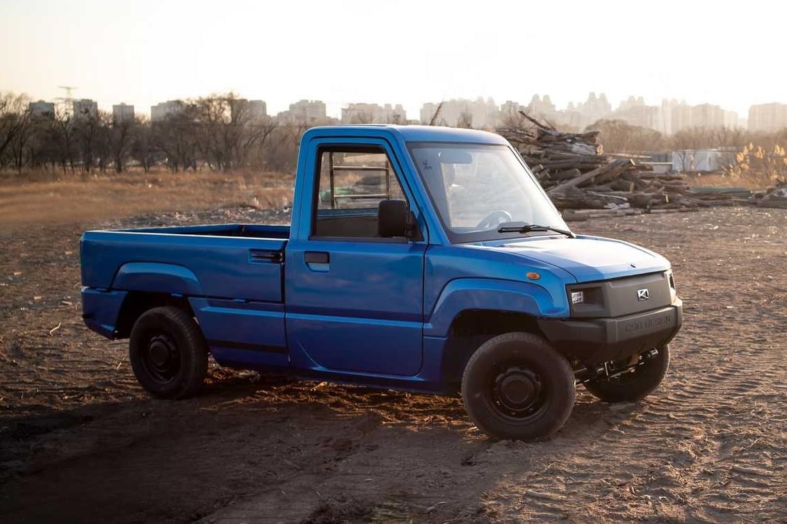 Chiec ban tai Trung Quoc nay chi co gia 9.000 USD hinh anh