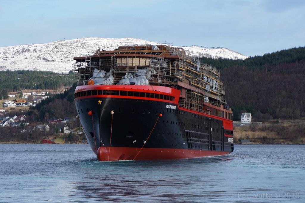 Du thuyen Roald Amundsen anh 8