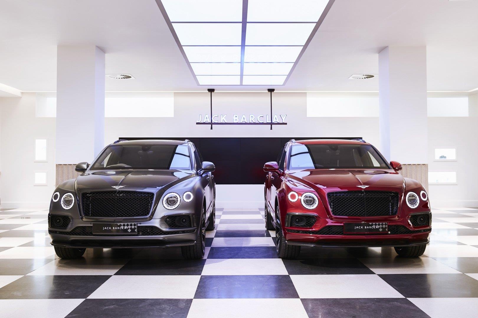 Bentley Bentayga ban 'Doanh nhan', co san ca ban co vua ben trong hinh anh