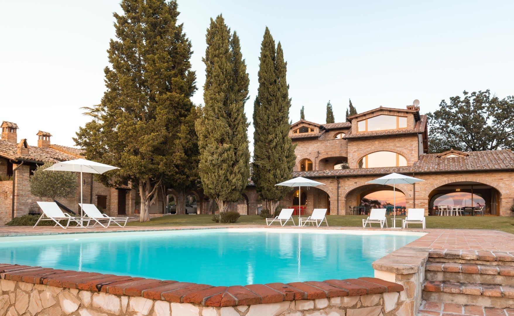 Kham pha resort 5 sao ngap tran Mazda MX-5 hinh anh