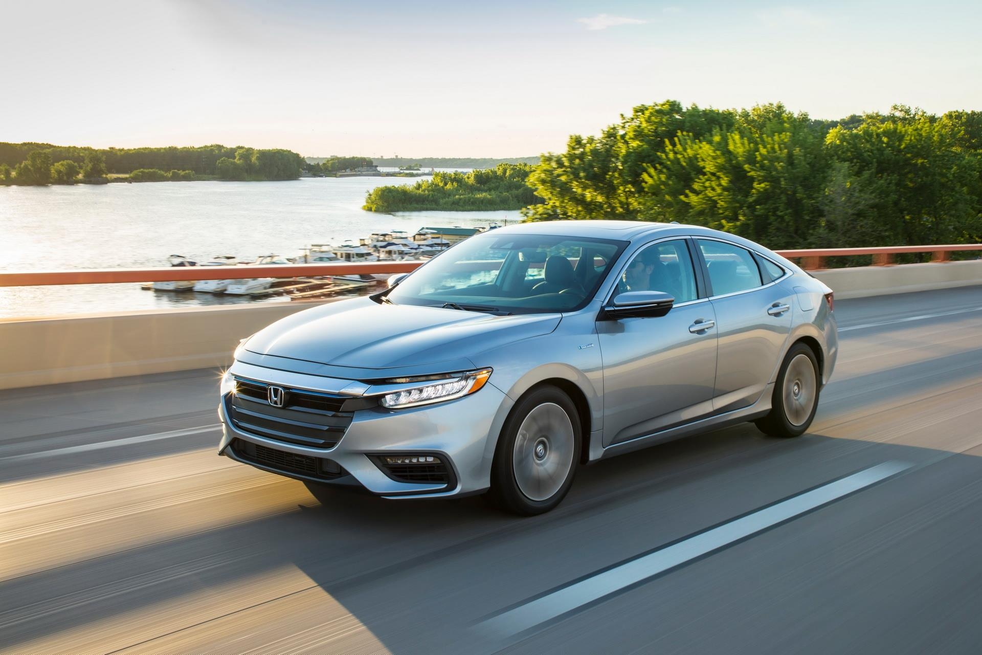 Honda Insight 2020 an xang 4,2 lit/100 km, gia chi tang 100 USD hinh anh