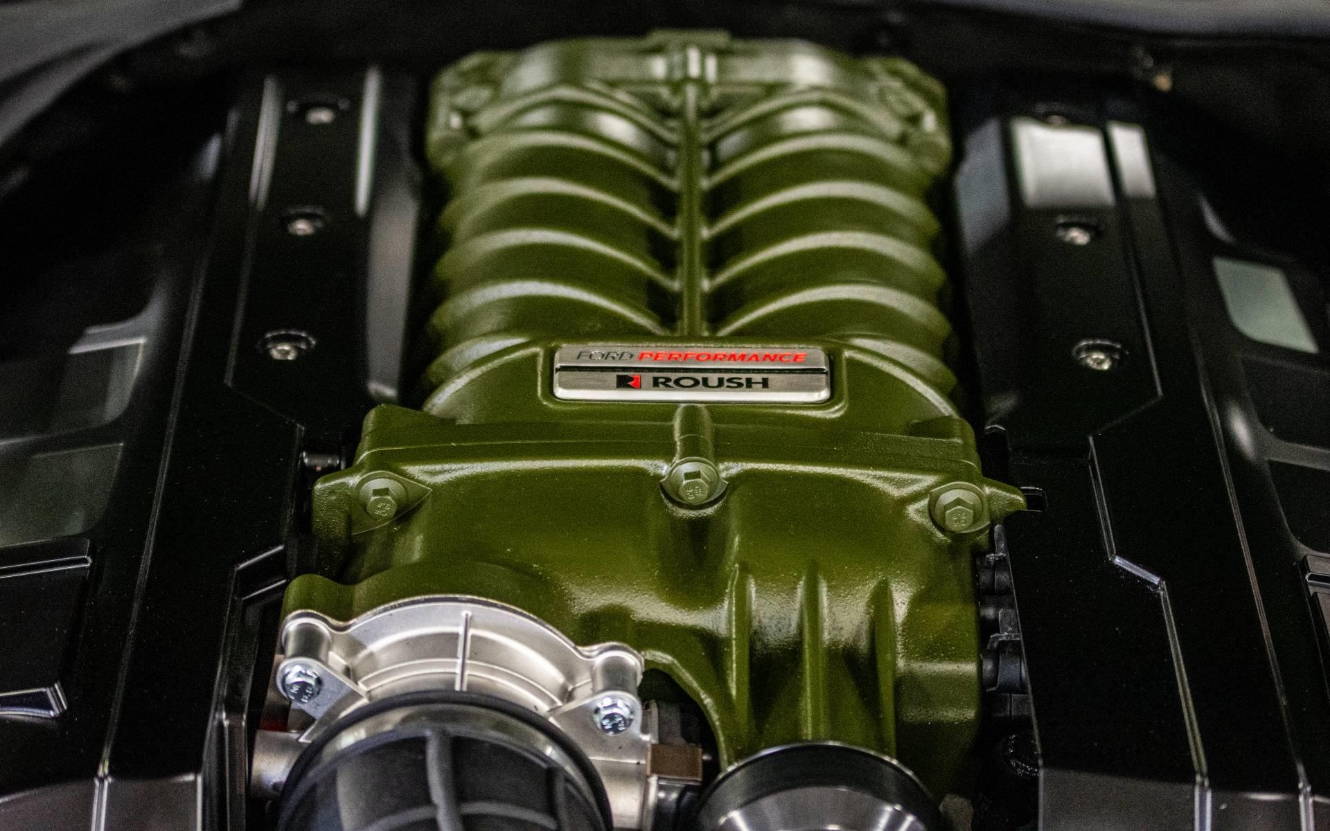 Ford Mustang GT bản chiến đấu cơ ảnh 6 Ford Mustang GT ban chien dau co anh 6