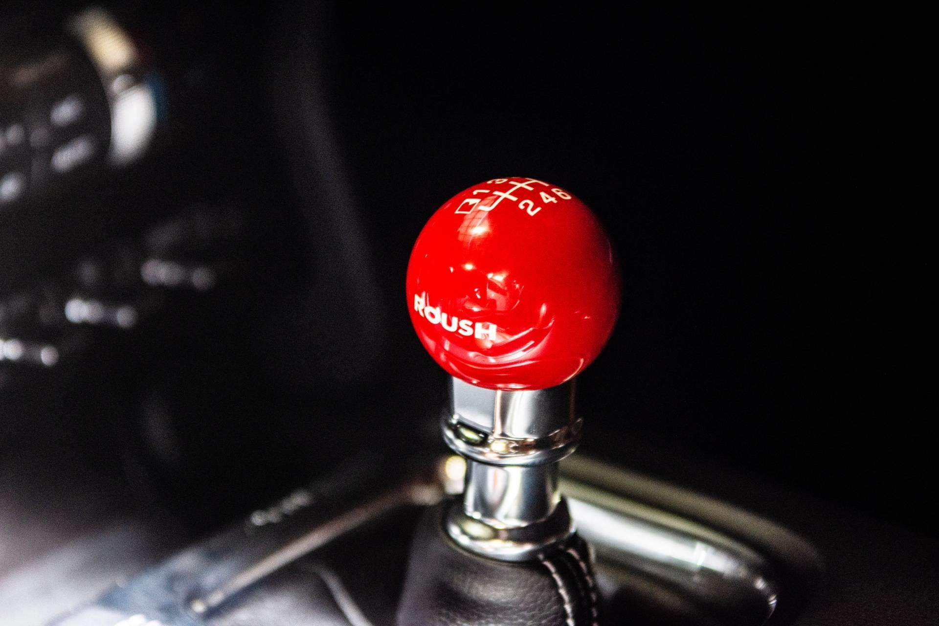 Ford Mustang GT bản chiến đấu cơ ảnh 7 Ford Mustang GT ban chien dau co anh 7