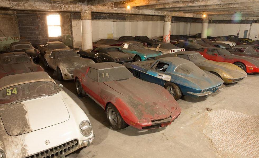 Bo suu tap Chevrolet Corvette phu bui 25 nam duoc ban dau gia hinh anh