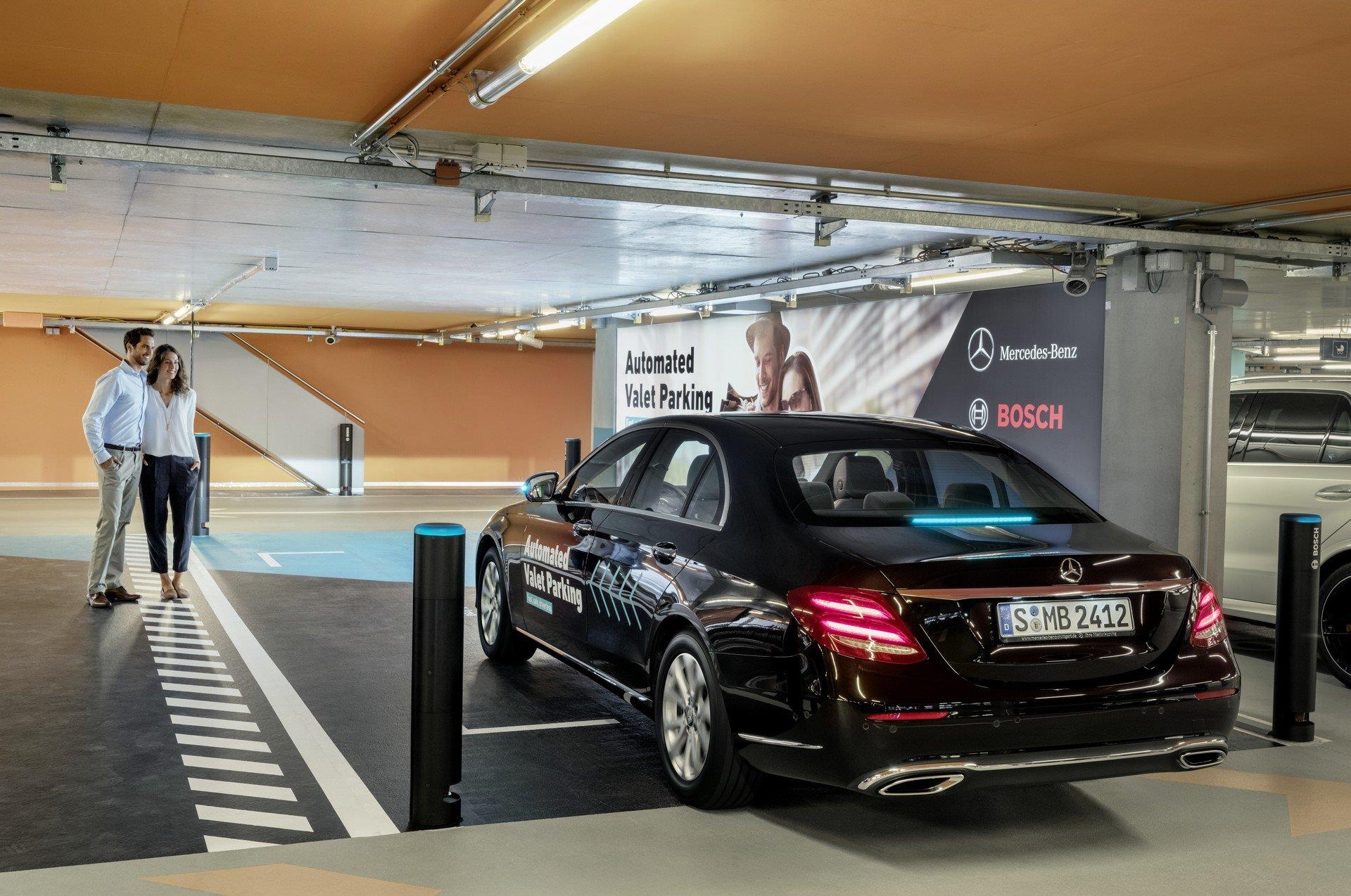 Xe Mercedes-Benz sắp tự lái hoàn toàn trong bãi đỗ ảnh 3 Xe Mercedes-Benz sap tu lai hoan toan trong bai do anh 3