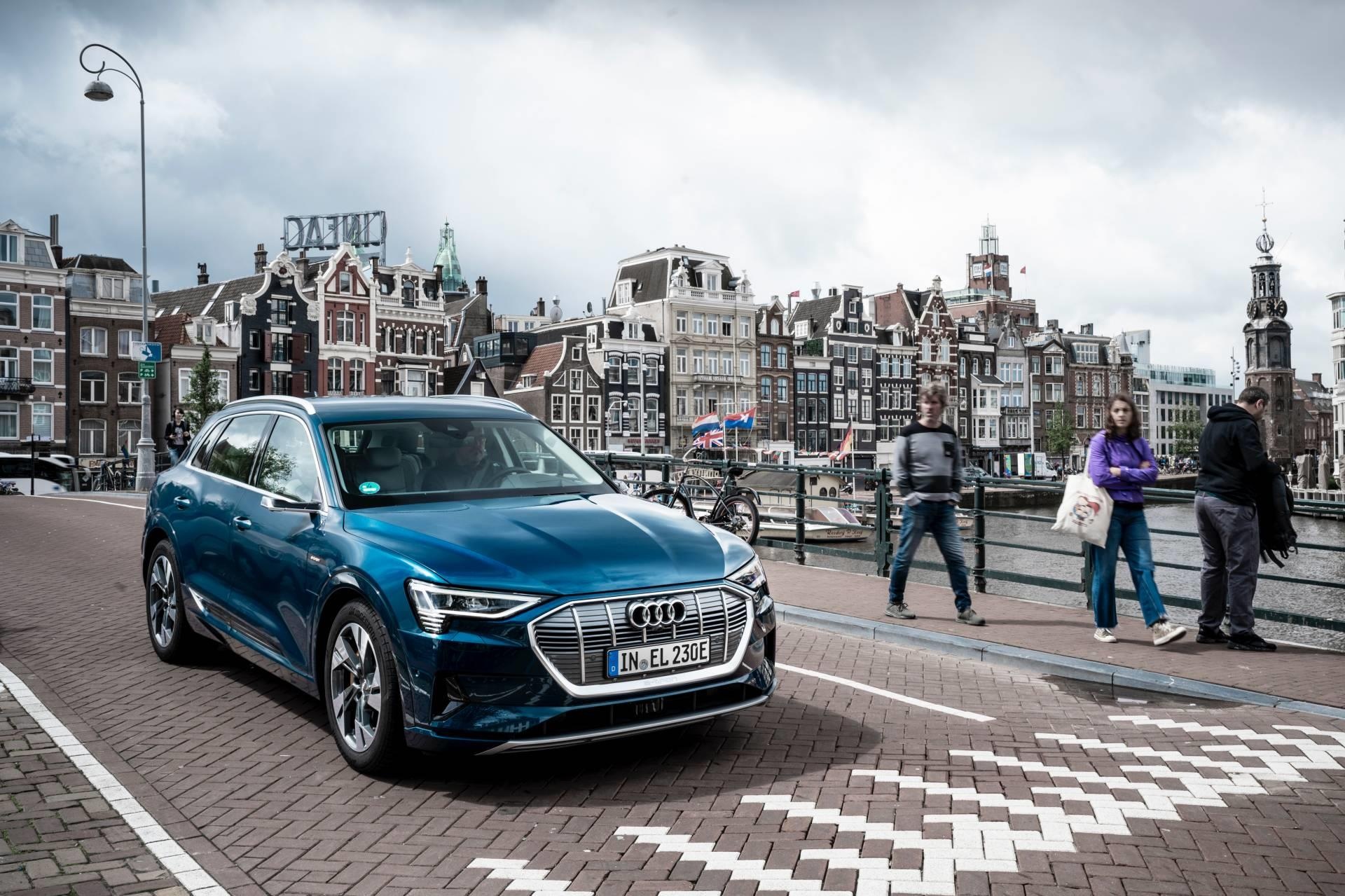 Audi E-Tron chay xuyen 10 quoc gia anh 1