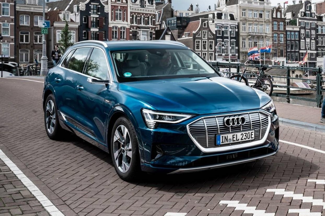 Audi E-Tron chay xuyen 10 quoc gia trong 24 gio hinh anh