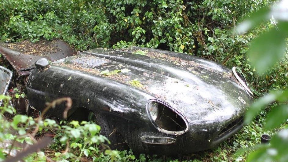 Xe Jaguar bị bỏ hoang ảnh 1 Xe Jaguar bi bo hoang anh 1