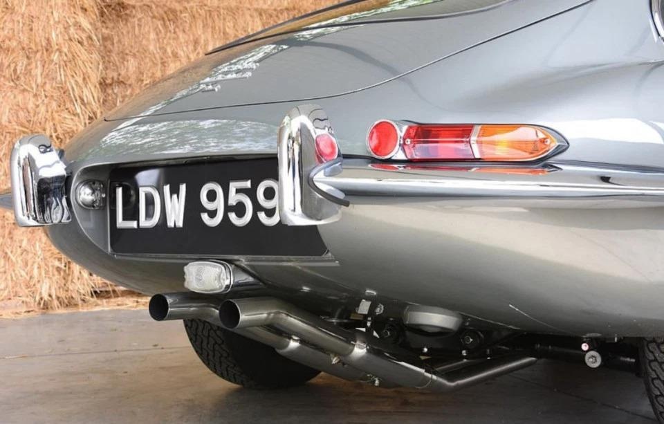 Xe Jaguar bị bỏ hoang ảnh 7 Xe Jaguar bi bo hoang anh 7
