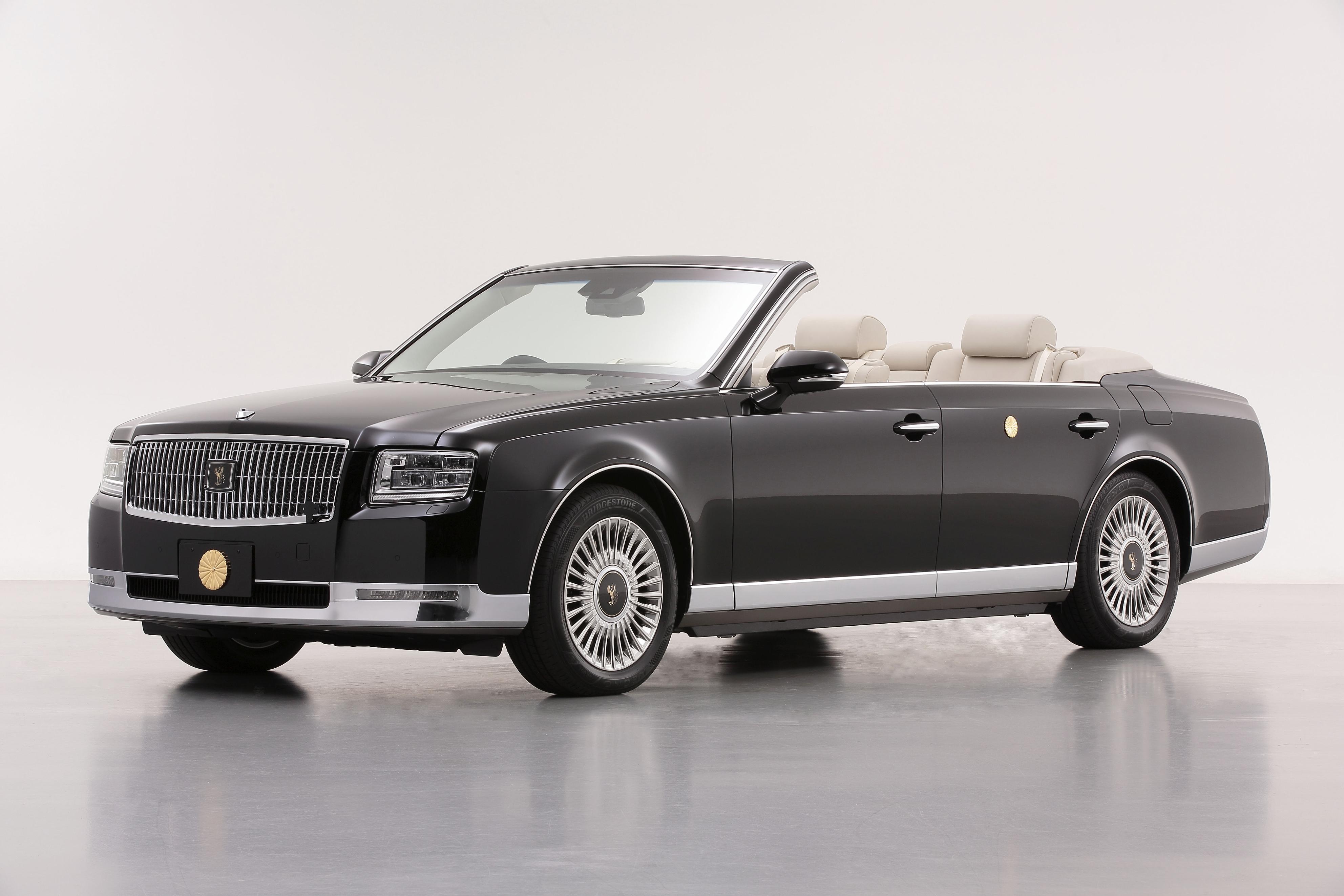 Toyota Century mui tran thap tung Nhat hoang trong le dang co hinh anh