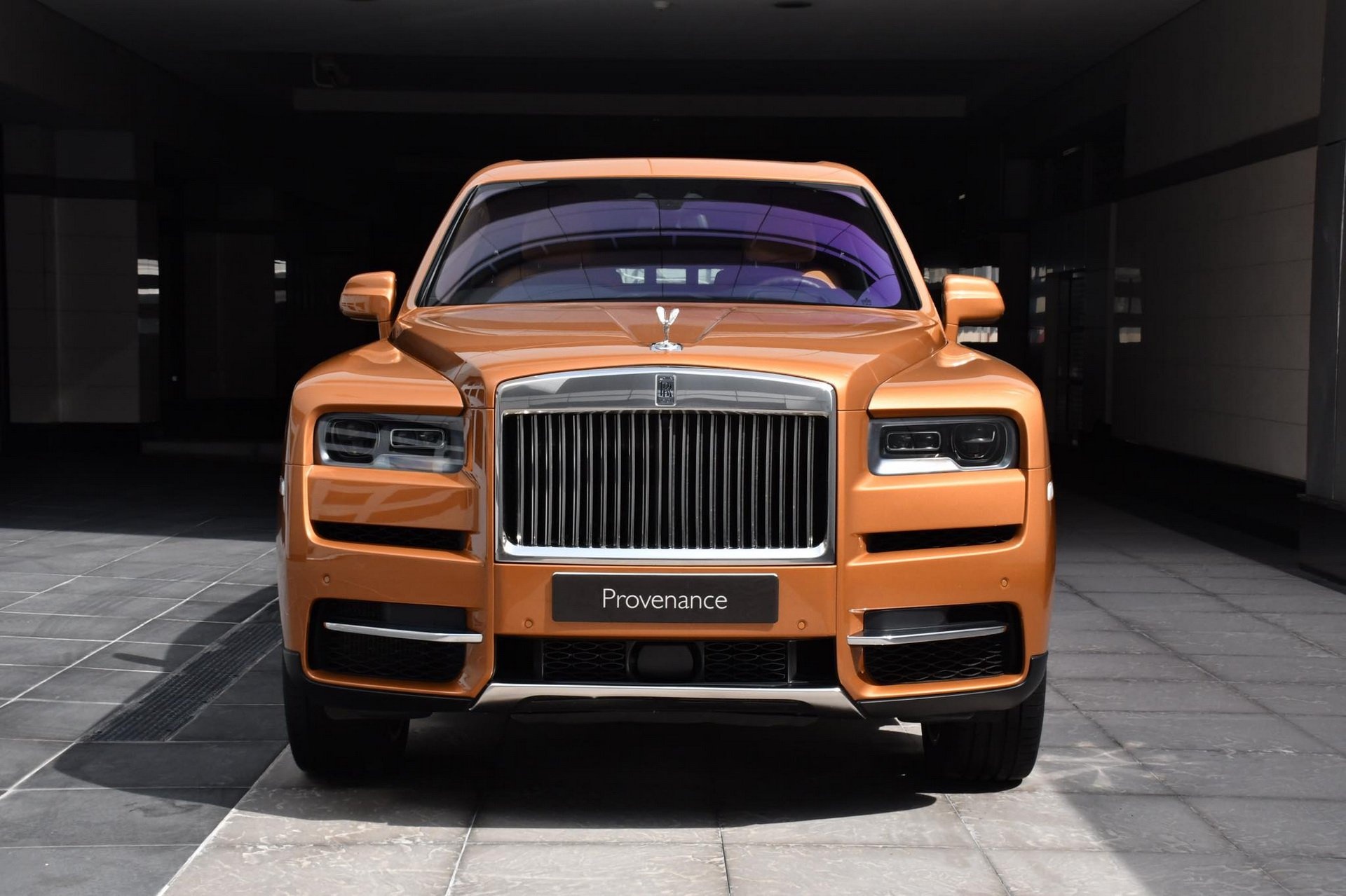 Rolls-Royce Cullinan màu sơn độc ảnh 1 Rolls-Royce Cullinan mau son doc anh 1