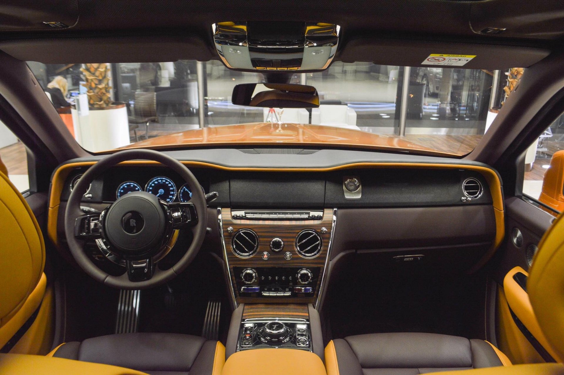 Rolls-Royce Cullinan màu sơn độc ảnh 3 Rolls-Royce Cullinan mau son doc anh 3