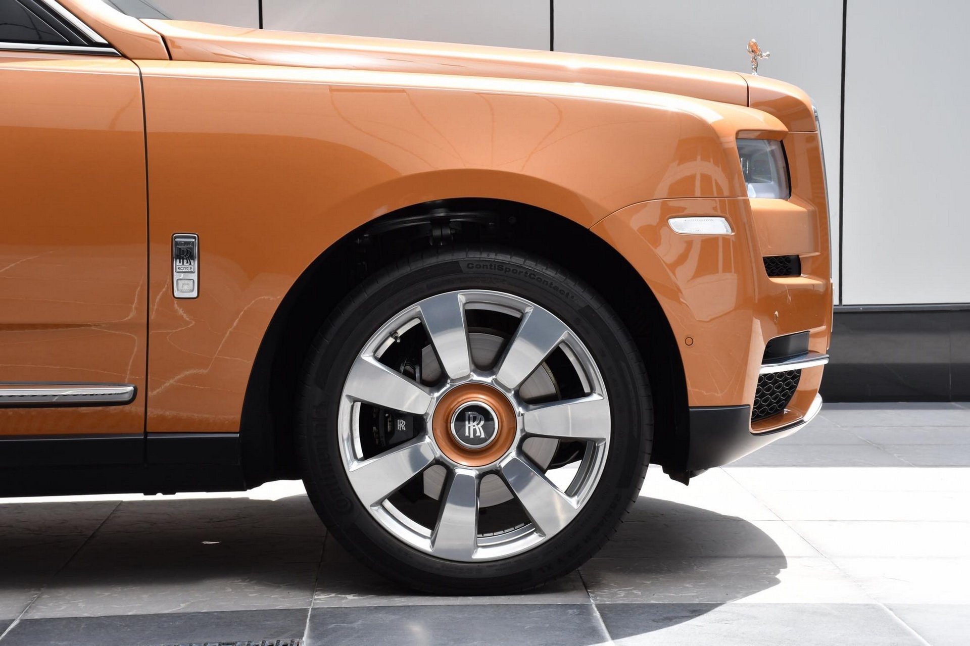 Rolls-Royce Cullinan màu sơn độc ảnh 4 Rolls-Royce Cullinan mau son doc anh 4
