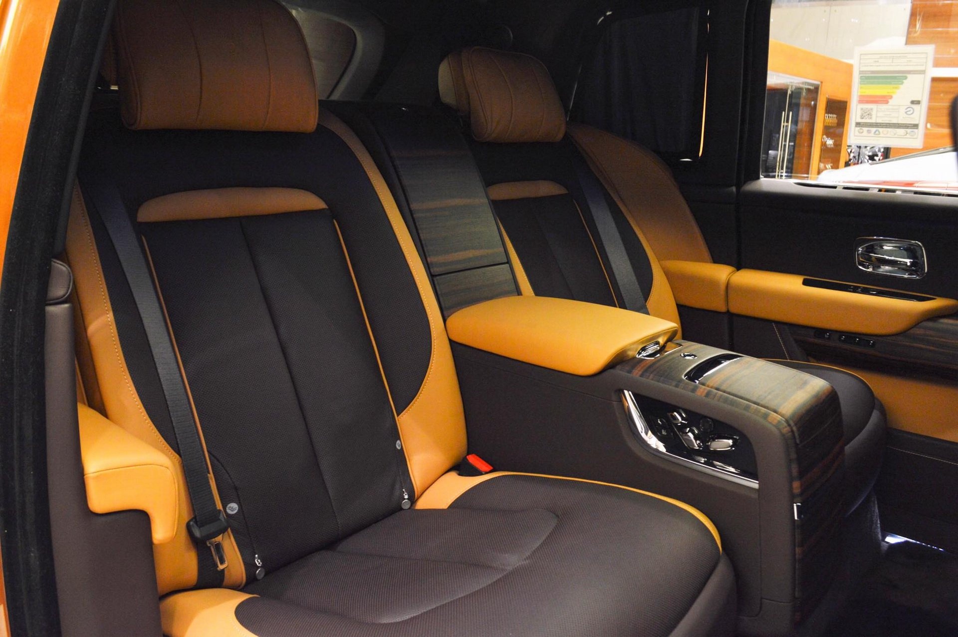 Rolls-Royce Cullinan màu sơn độc ảnh 5 Rolls-Royce Cullinan mau son doc anh 5