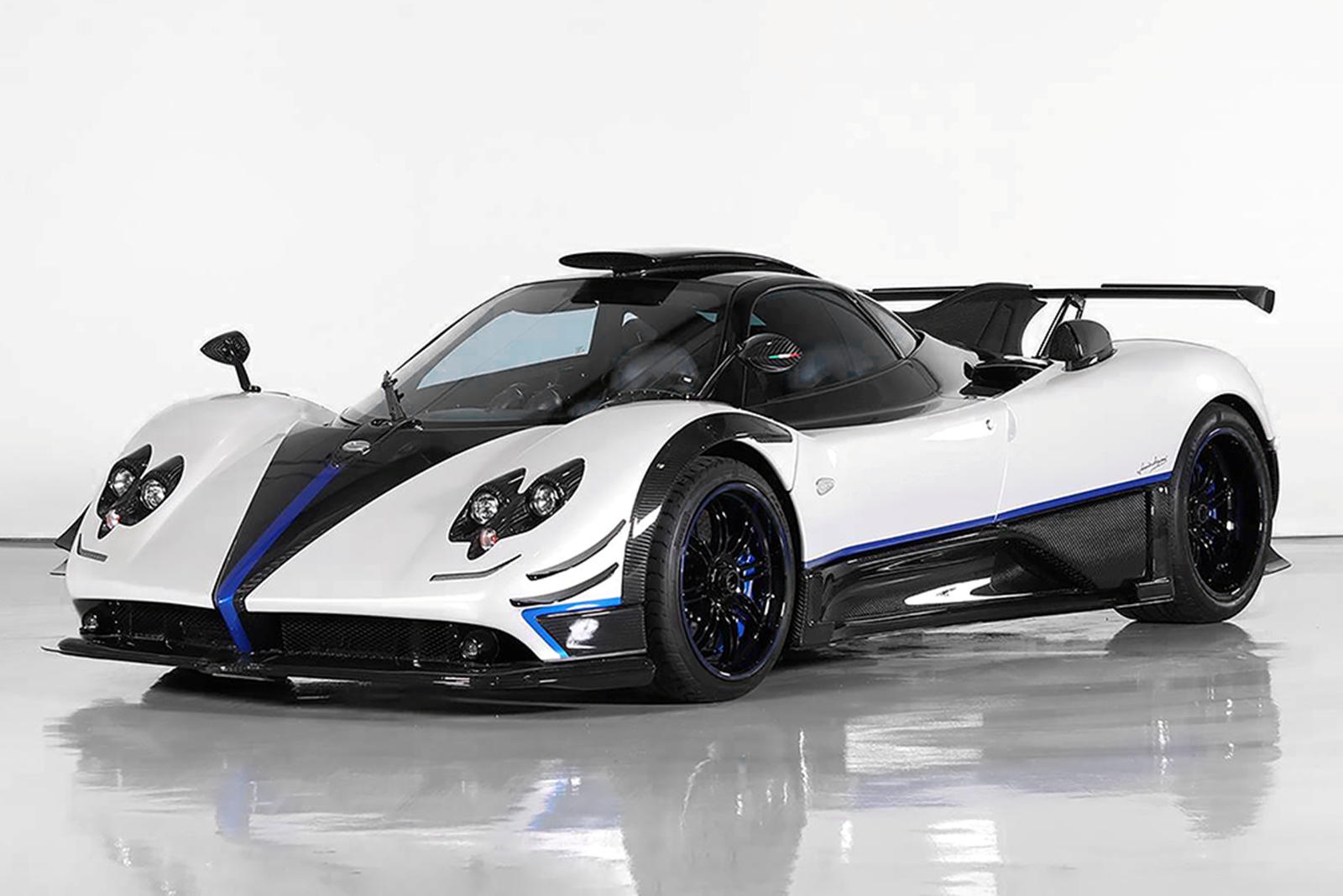 Đấu giá siêu xe ở Ả-rập Xê-út ảnh 5 Dau gia sieu xe o A-rap Xe-ut anh 5