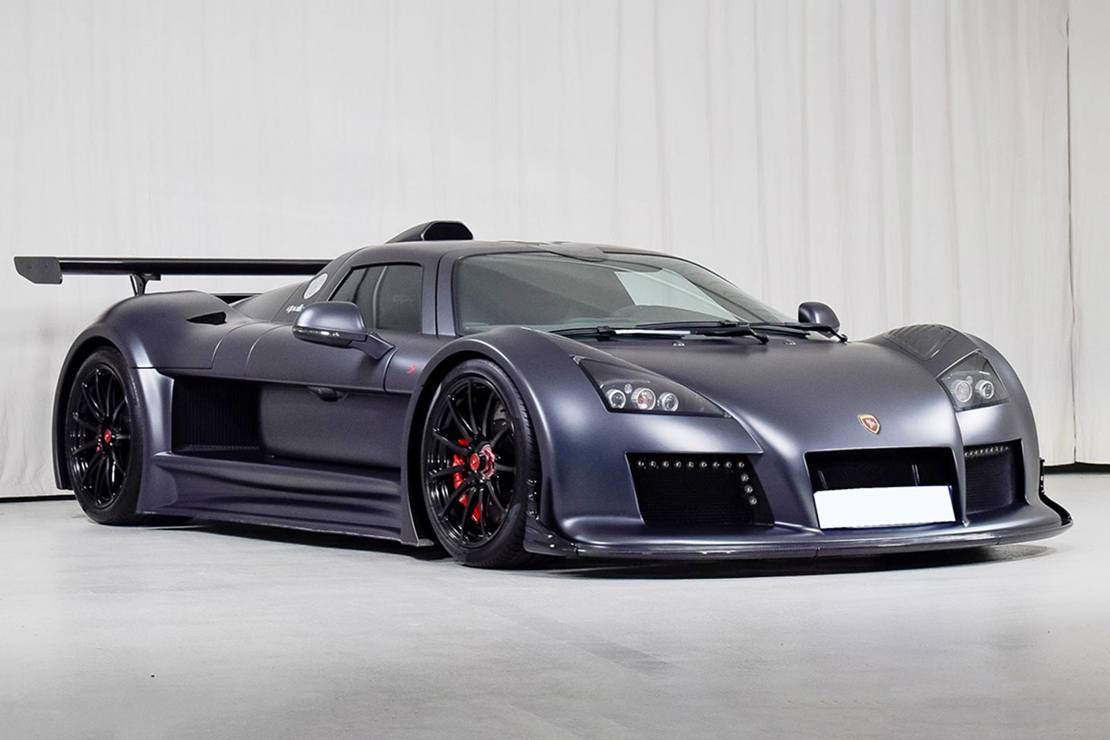 Đấu giá siêu xe ở Ả-rập Xê-út ảnh 6 Dau gia sieu xe o A-rap Xe-ut anh 6