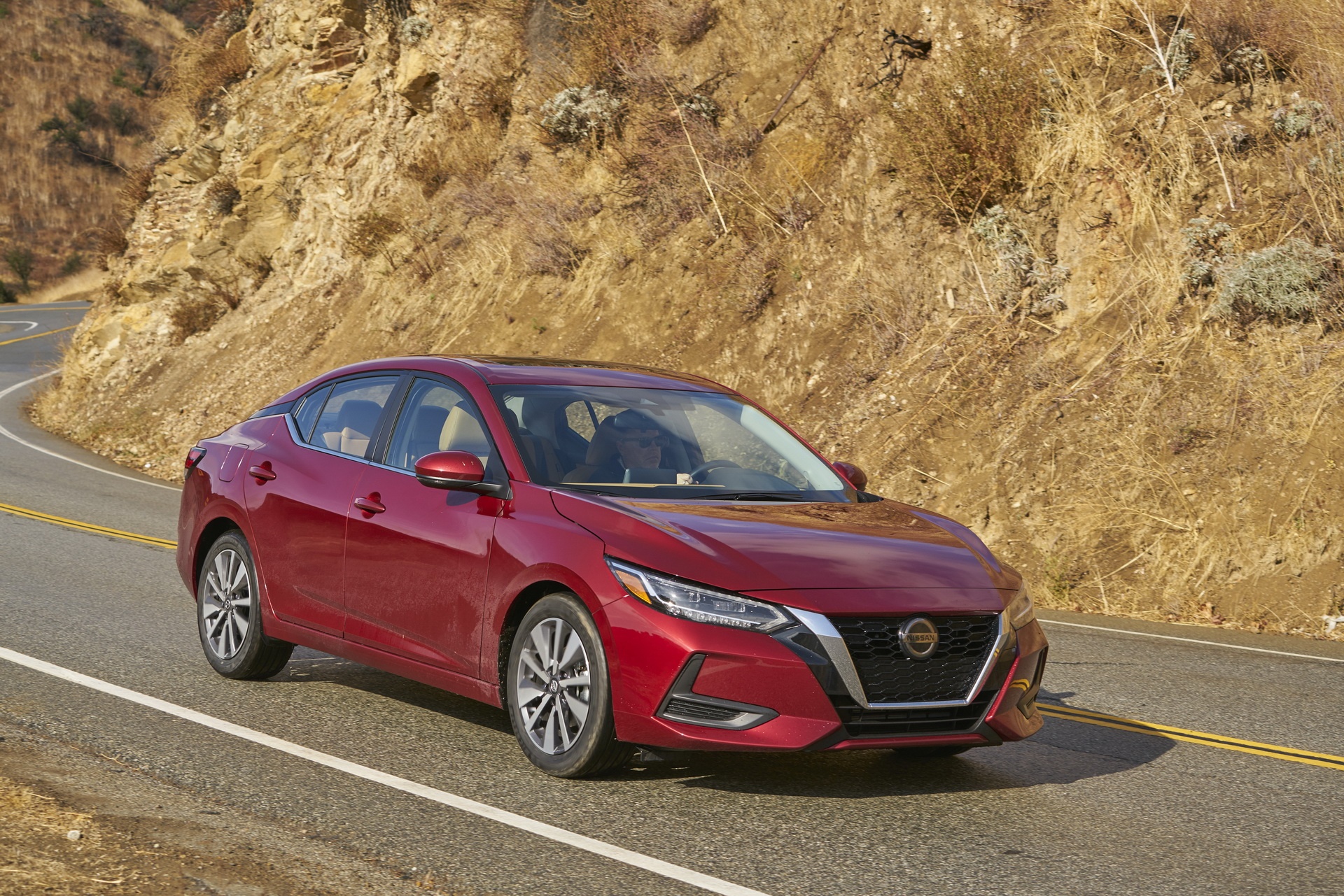 Xe ban chay nhat cua Nissan tai My chot gia re hon nhieu doi thu hinh anh