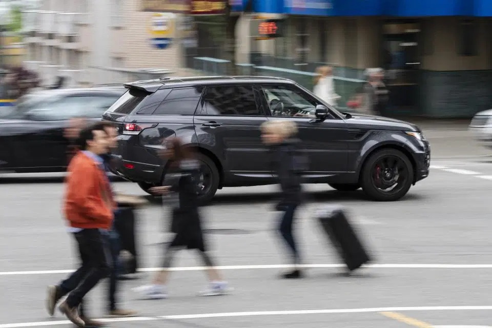 Châu Âu cấm xe SUV ra đường ảnh 3 Chau Au cam xe SUV ra duong anh 3