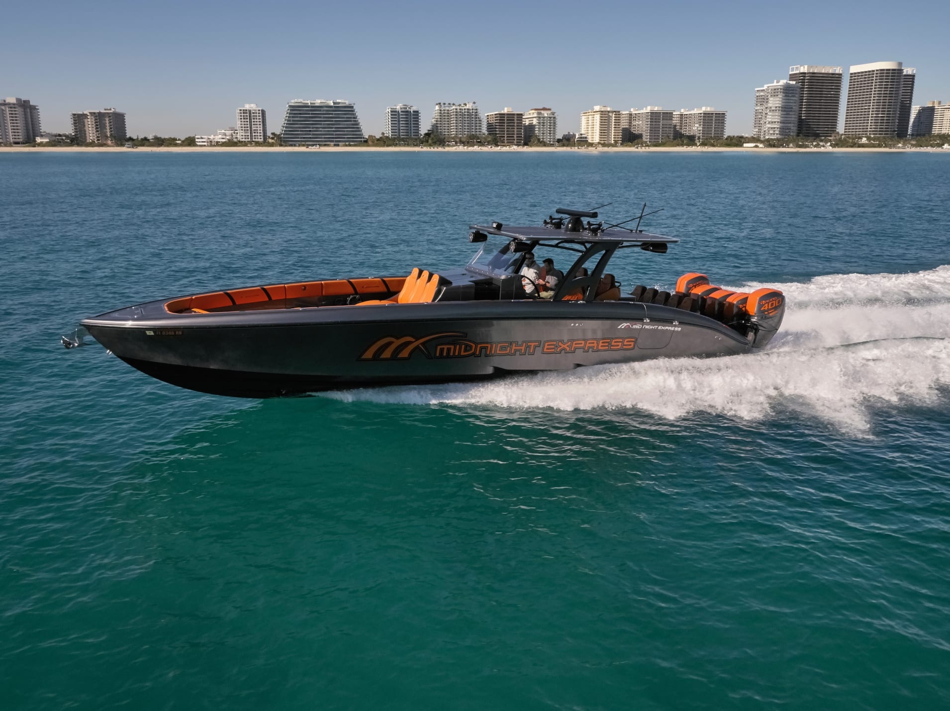 Mua nha duoc tang xe Ferrari anh 4