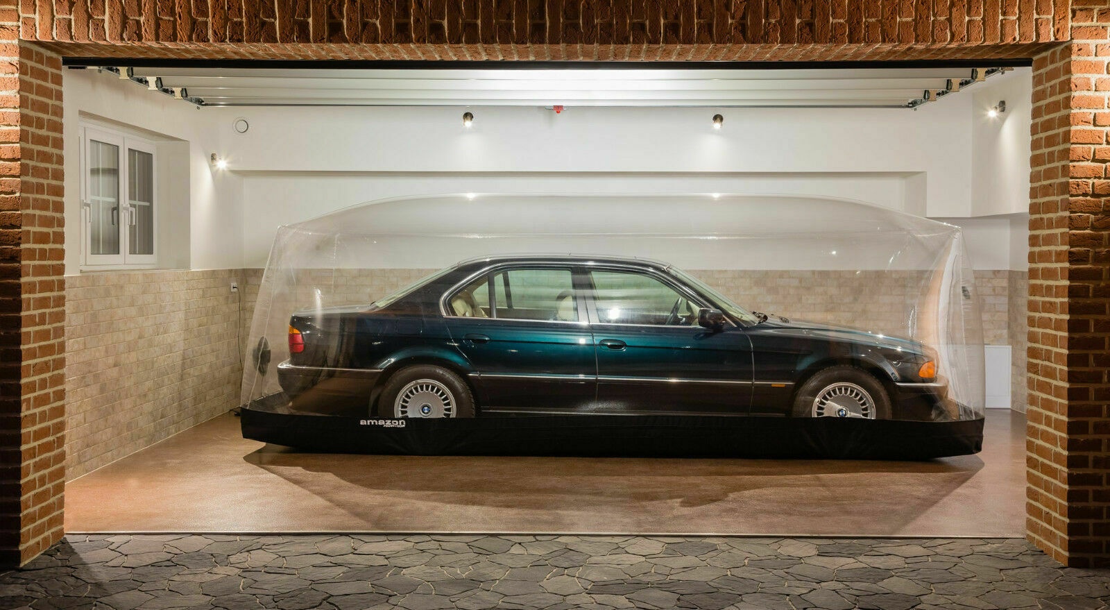 BMW 7-Series bi nhot trong long nhua suot 22 nam hinh anh