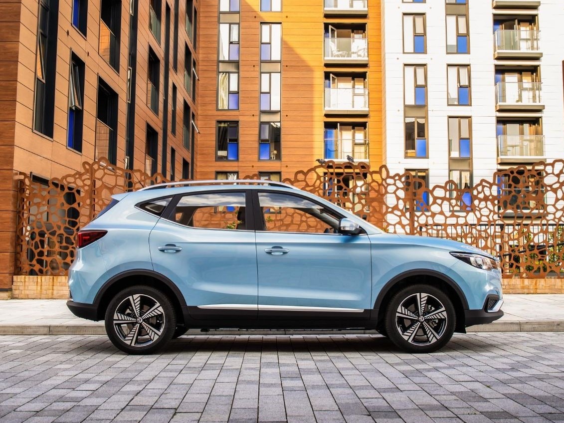 Hang xe Anh cap 100 oto ho tro chong dich Covid-19 hinh anh