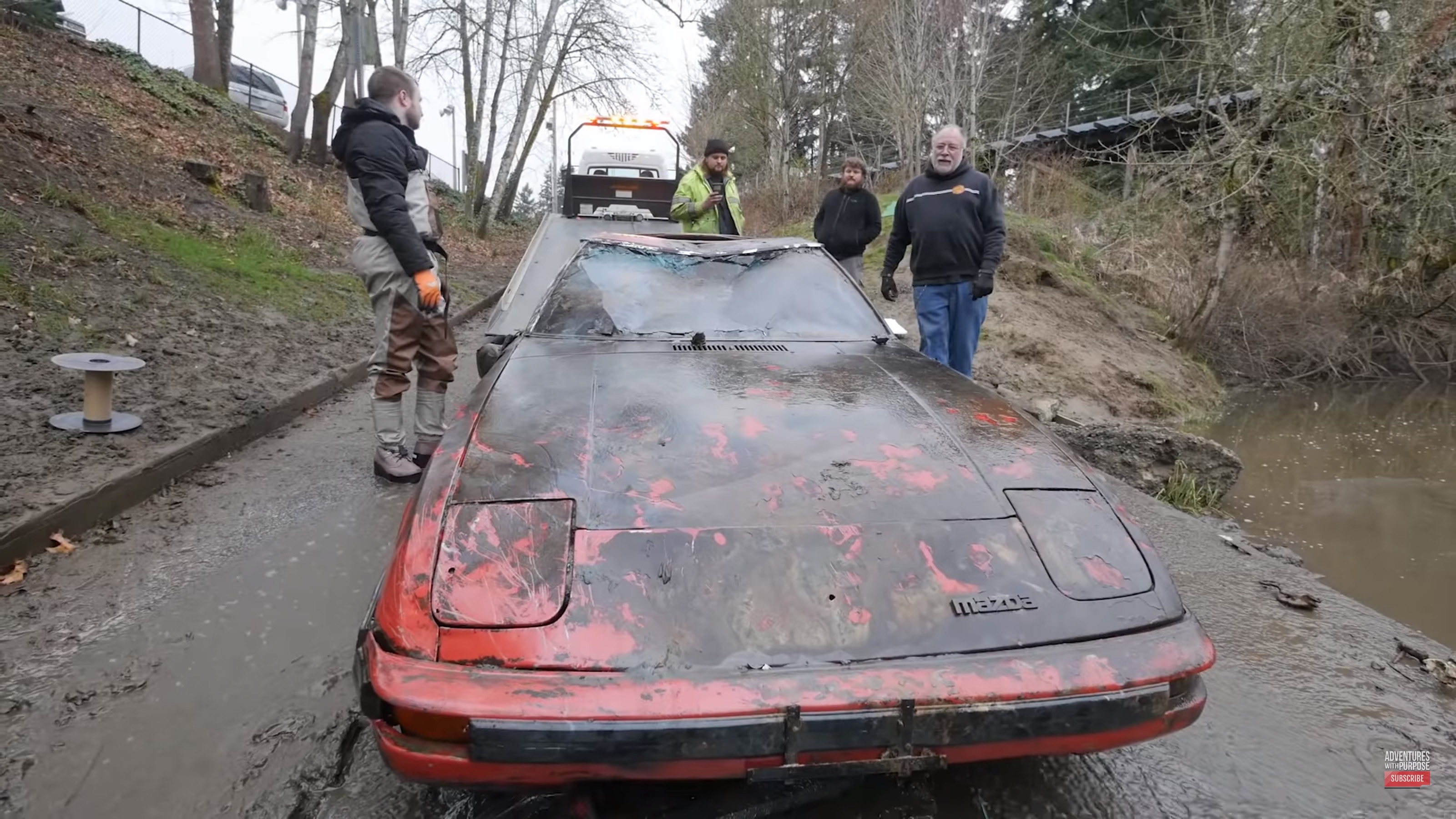 Phát hiện Ford Mustang chìm dưới nước ảnh 1 Phat hien Ford Mustang chim duoi nuoc anh 1