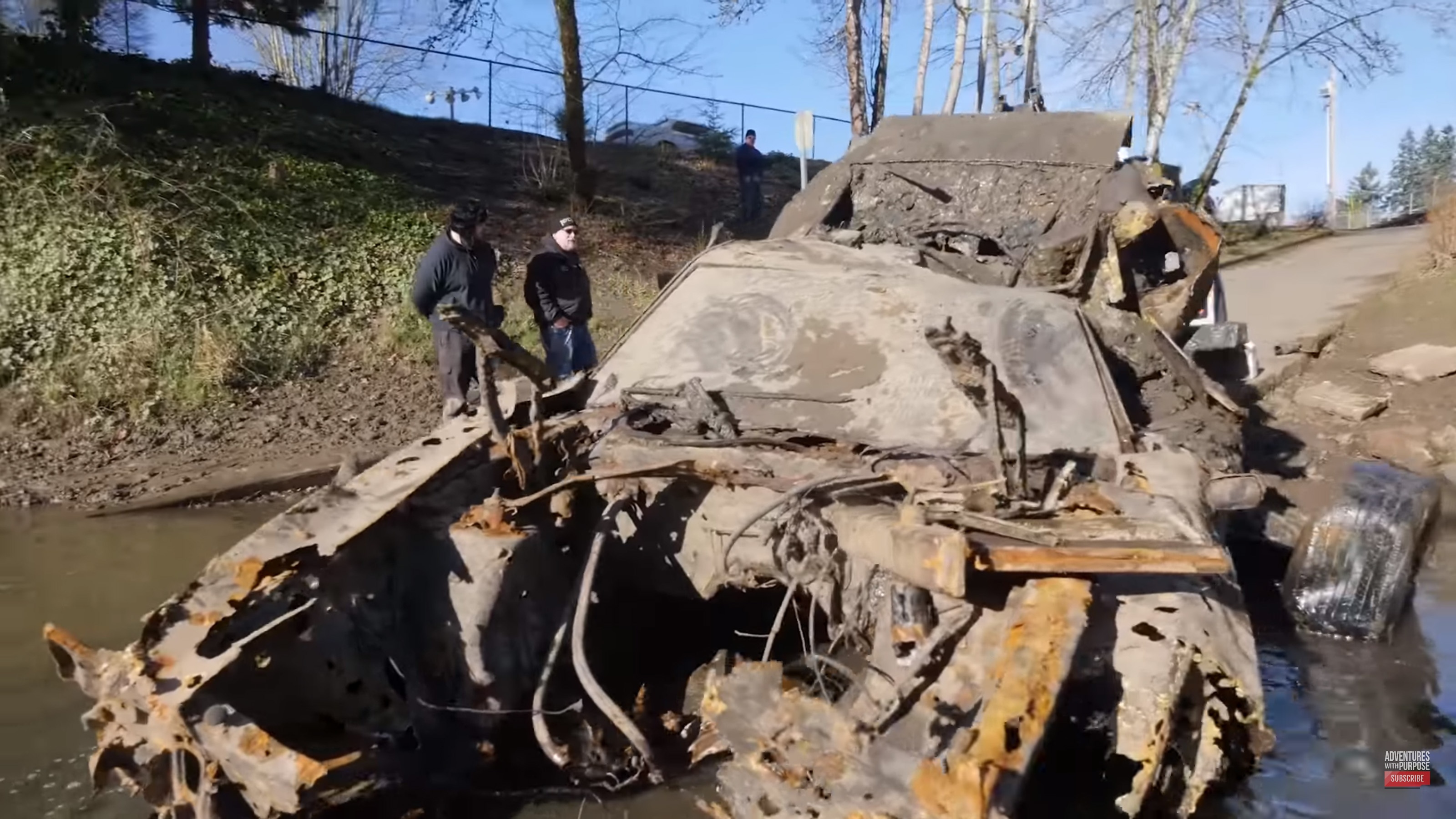 Phát hiện Ford Mustang chìm dưới nước ảnh 6 Phat hien Ford Mustang chim duoi nuoc anh 6