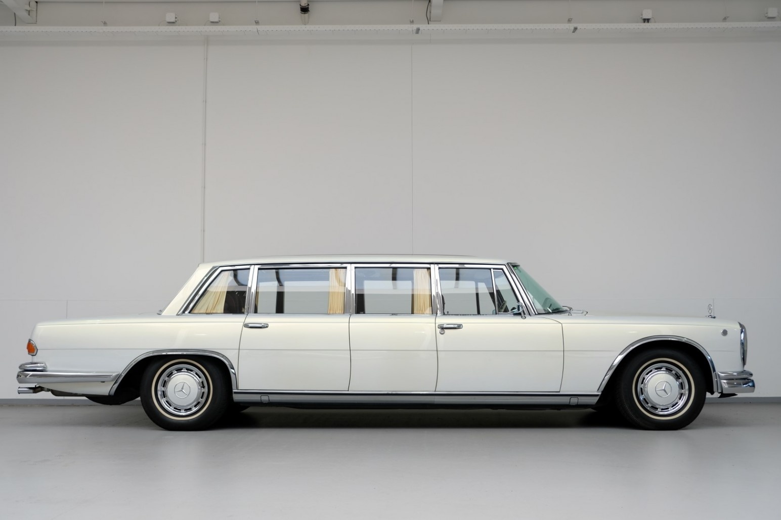 Mercedes-Benz 600 Pullman 1975 rao bán ảnh 2 Mercedes-Benz 600 Pullman 1975 rao ban anh 2