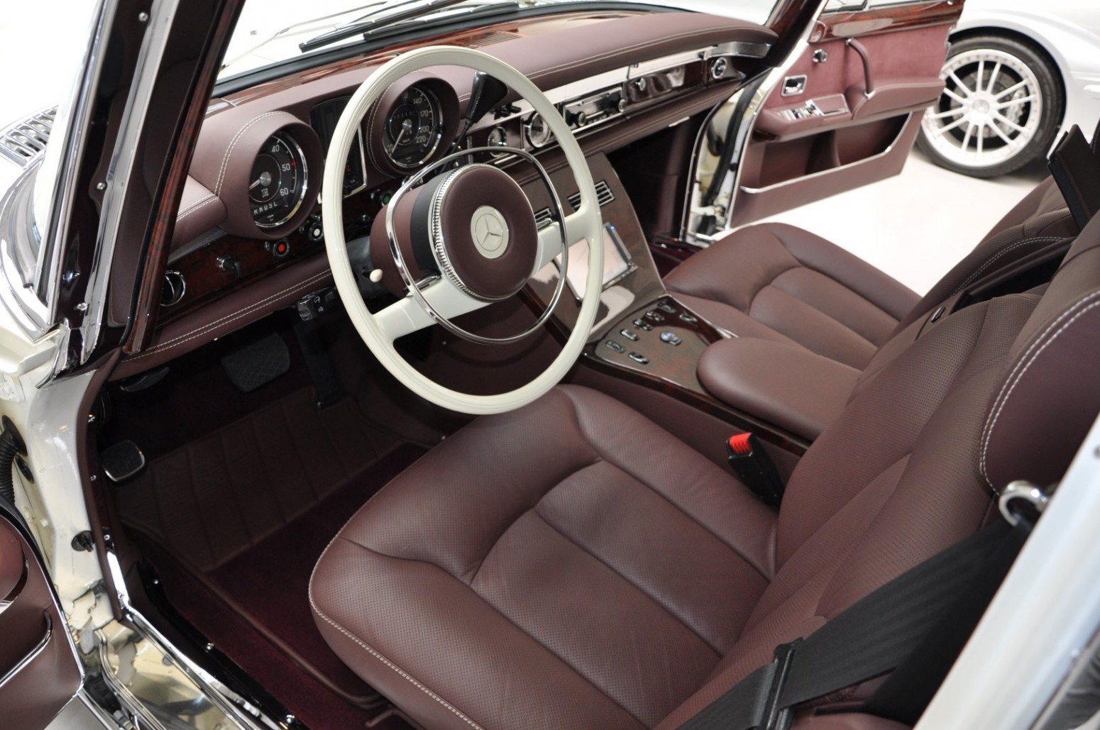 Mercedes-Benz 600 Pullman 1975 rao bán ảnh 3 Mercedes-Benz 600 Pullman 1975 rao ban anh 3