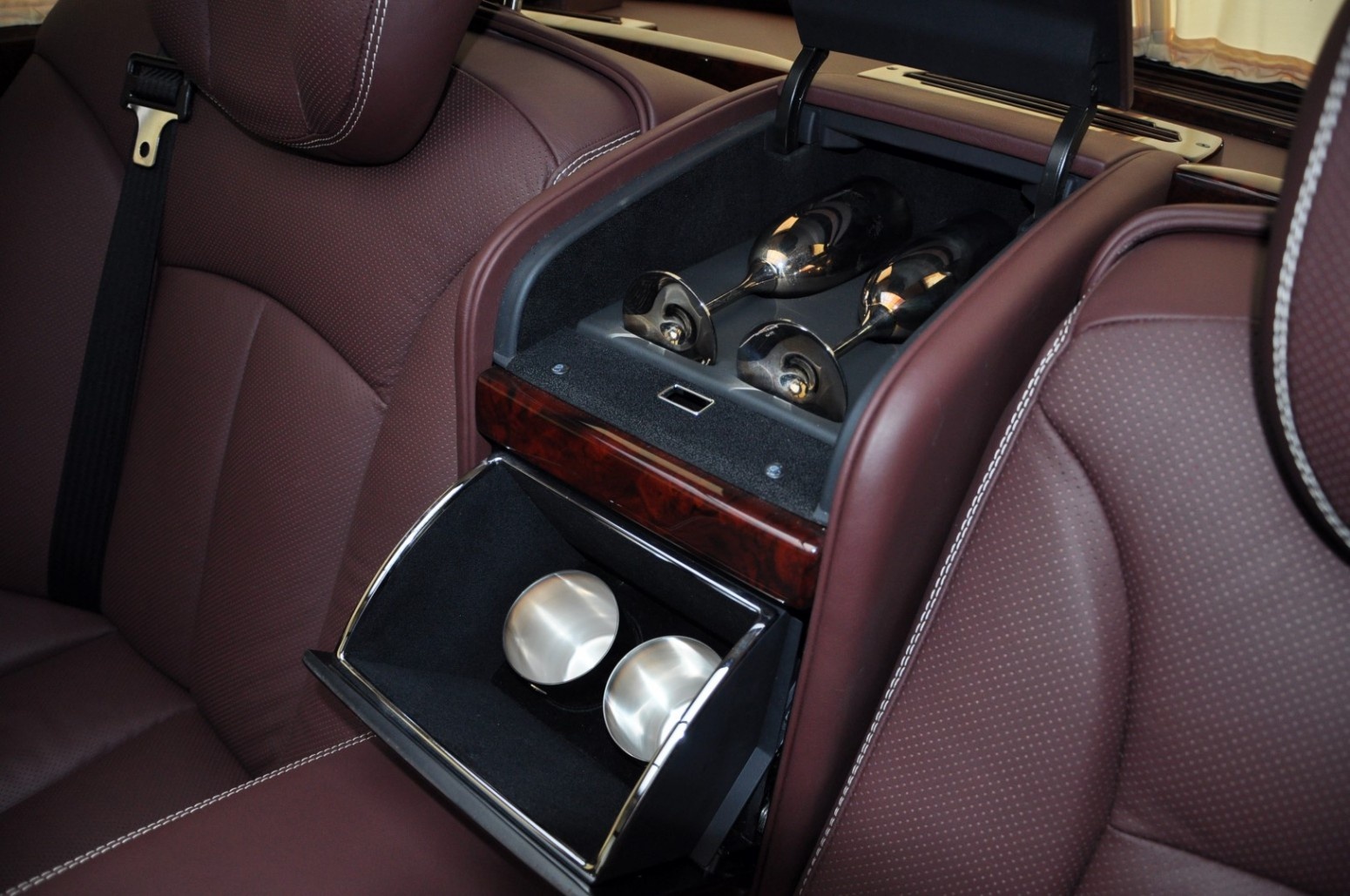 Mercedes-Benz 600 Pullman 1975 rao bán ảnh 5 Mercedes-Benz 600 Pullman 1975 rao ban anh 5