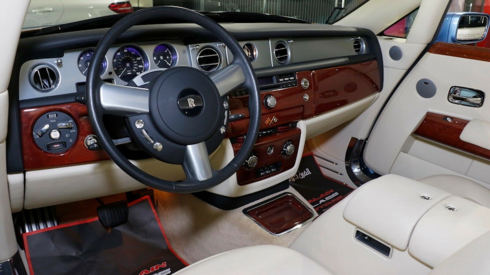 Xe Rolls-Royce e hang 8 nam anh 7