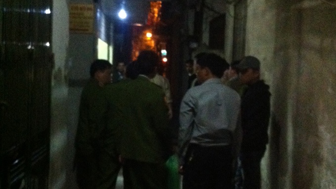 Dung sung ban chet vo, ban canh sat khu vuc de chay tron hinh anh