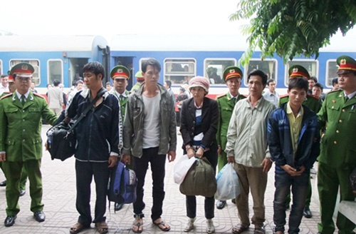 Bat hang chuc doi tuong tron na trong 3 ngay tet hinh anh