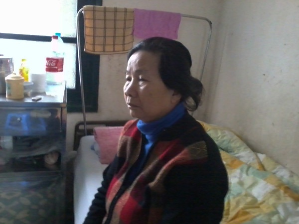 Me bi can vu tham my Cat Tuong nhap vien tam than hinh anh