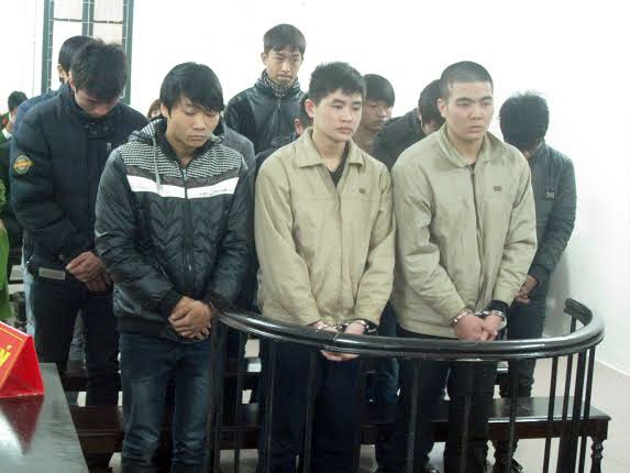 Nhom trai lang danh ngat ke dam chet nguoi hinh anh