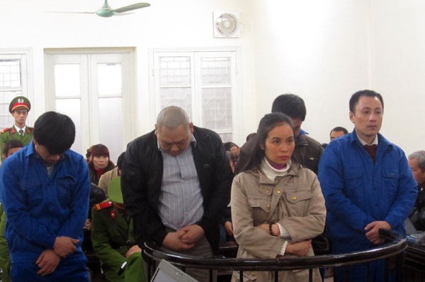 Quy ba cung dong pham lua hang chuc ty dong hau toa hinh anh