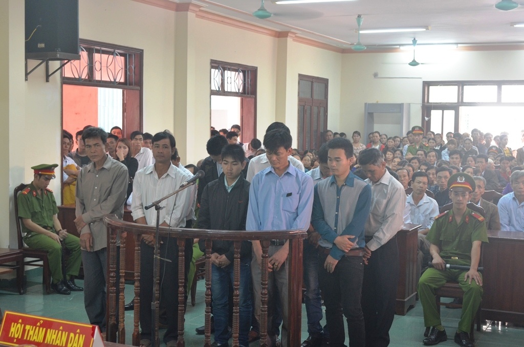 10 bị cáo tại tòa.