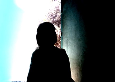 Co vo tu lam gia tre so sinh hinh anh