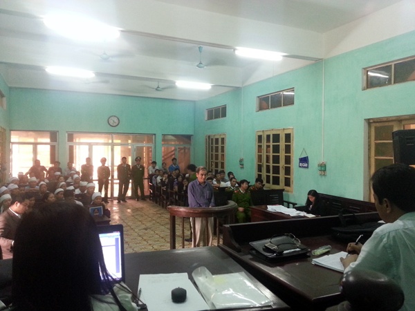 Quang cảnh phiên tòa xét xử thầy giáo đâm xe gây chết người ngày 31/3.